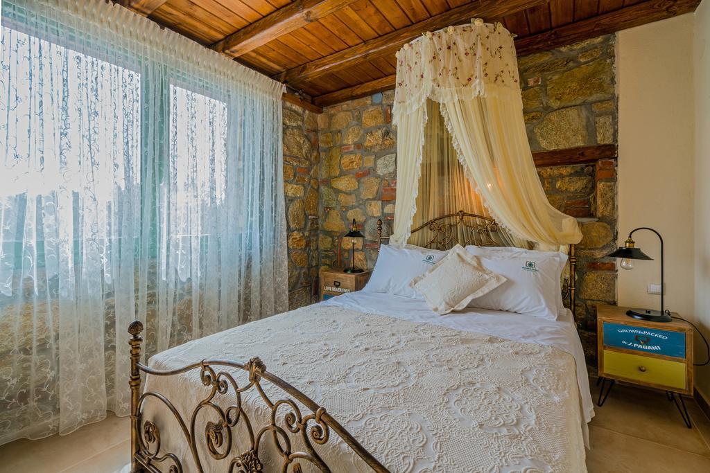 Mediterraneo Luxury Suites Halkidiki Вурвуру Екстериор снимка